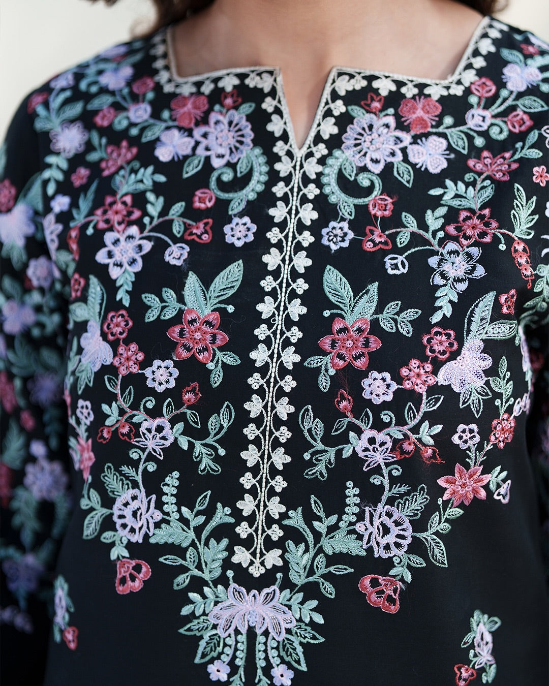 Noir Garden Embroidered Lawn 3-Piece
