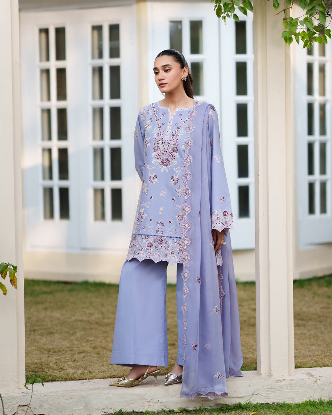 Embroidered Lilac Lawn Kurti – Timeless Floral Elegance