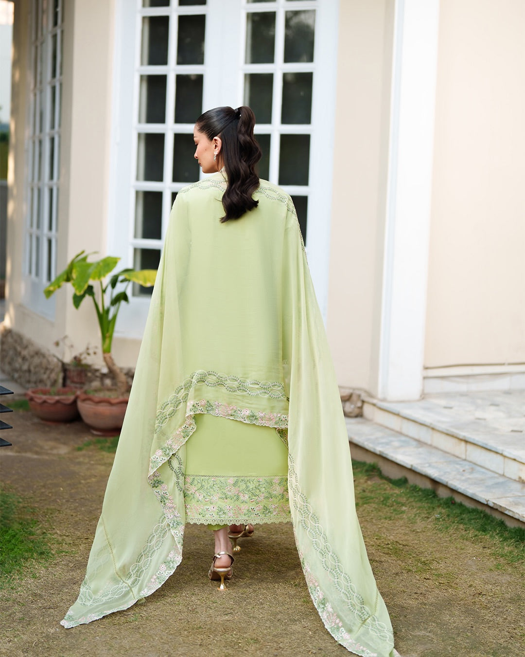 ๐ Pistachio Green โ Embroidered 3 Piece Luxury Lawn Suit