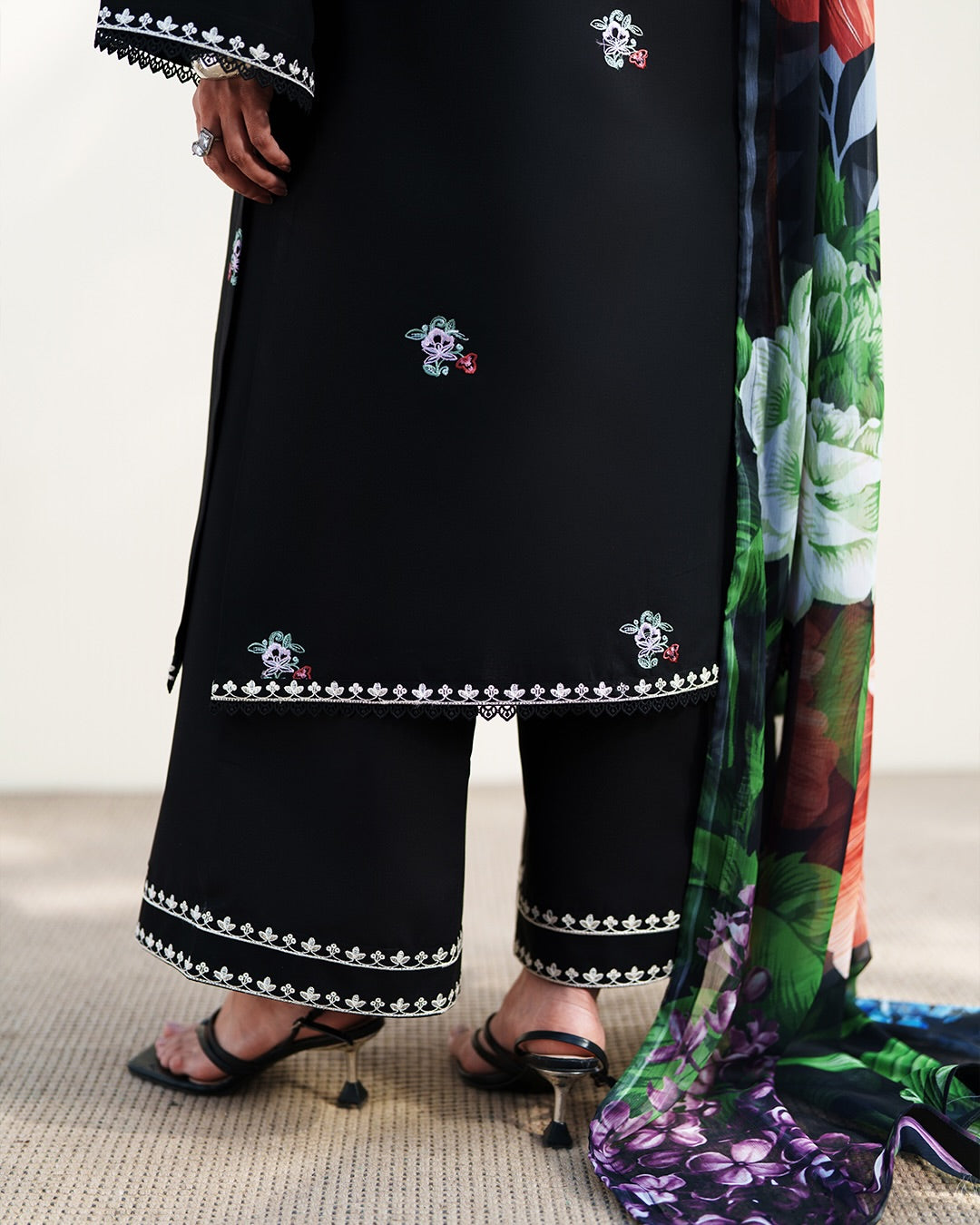 Noir Garden Embroidered Lawn 3-Piece