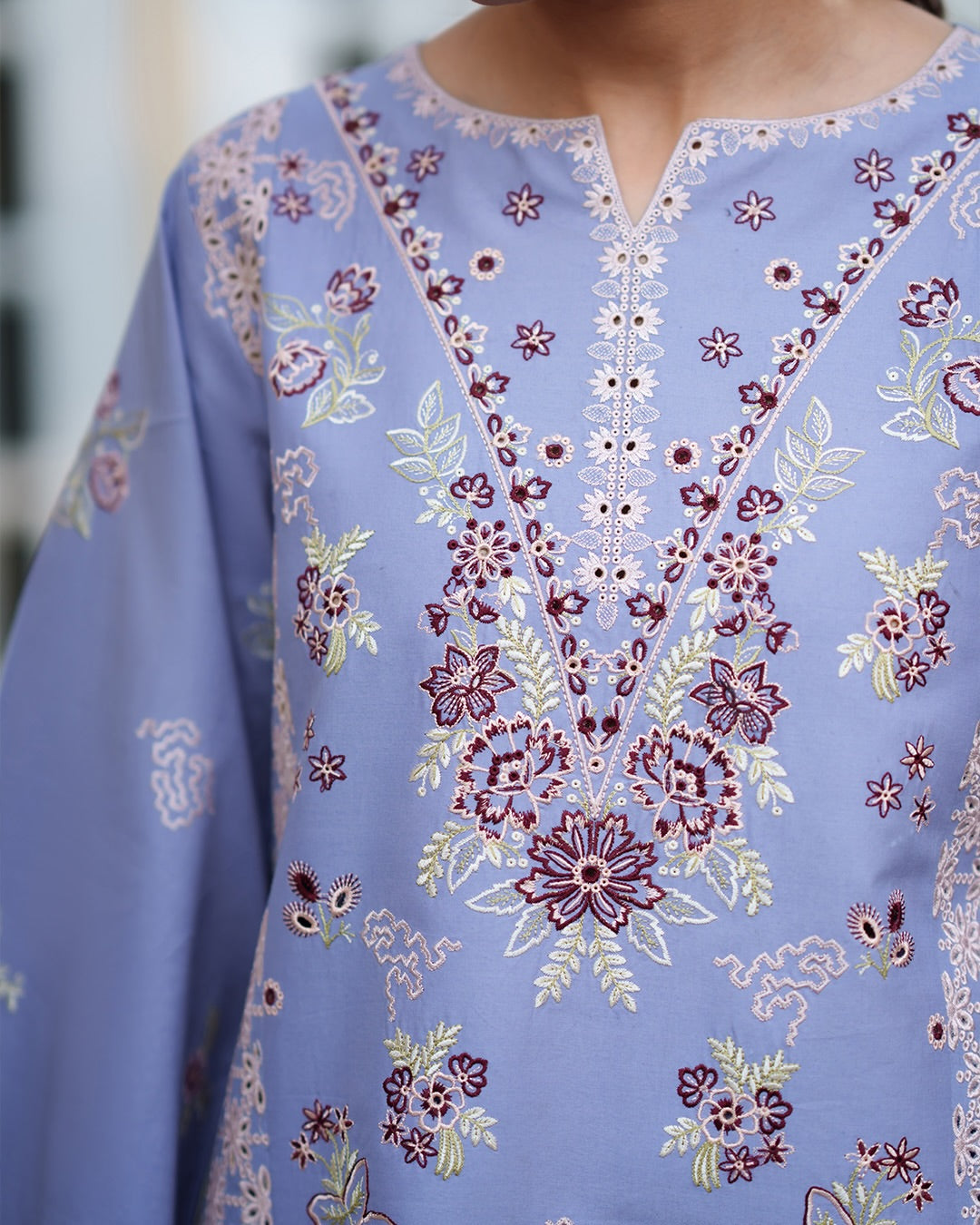 Embroidered Lilac Lawn Kurti – Timeless Floral Elegance